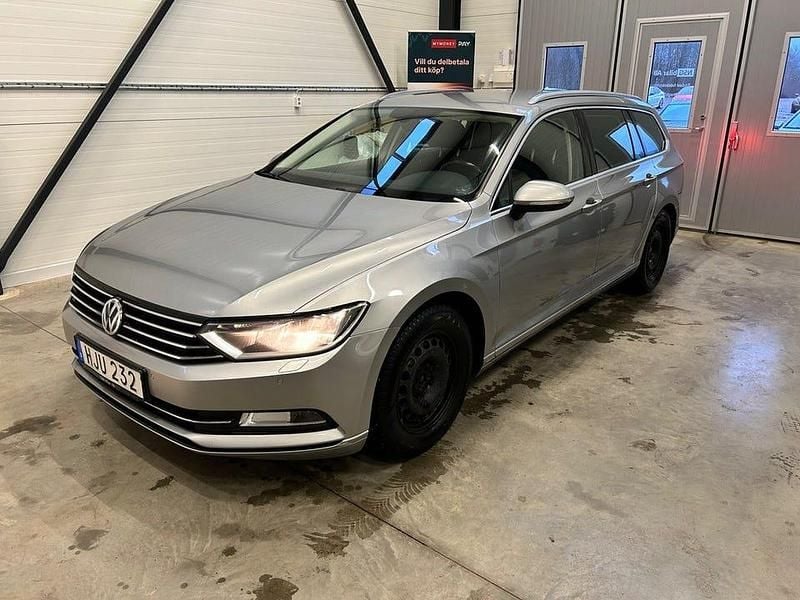 Silver Begagnad 2017 VW Passat Kombi | 144 900 kr (Marknadspris) - Bild 1/4