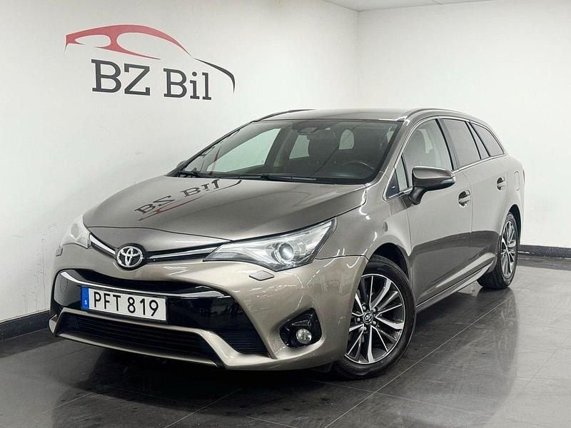 Mörkgrå Begagnad 2017 Toyota Avensis Active Kombi | 169 900 kr (Marknadspris) - Bild 1/4