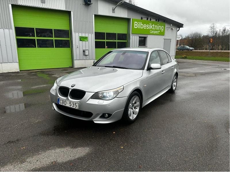 Grå Begagnad 2007 BMW 523 M Sport Sedan | 58 000 kr (Bra pris) - Bild 1/4