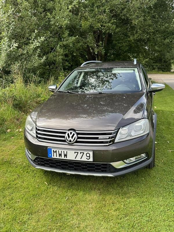 Brun Begagnad 2013 VW Passat Alltrack Kombi | 119 900 kr (Marknadspris) - Bild 1/4