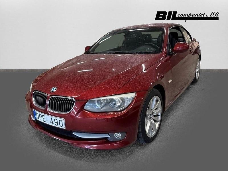 Röd Begagnad 2010 BMW 325 Cabriolet Cab | 219 000 kr (Dyr) - Bild 1/4