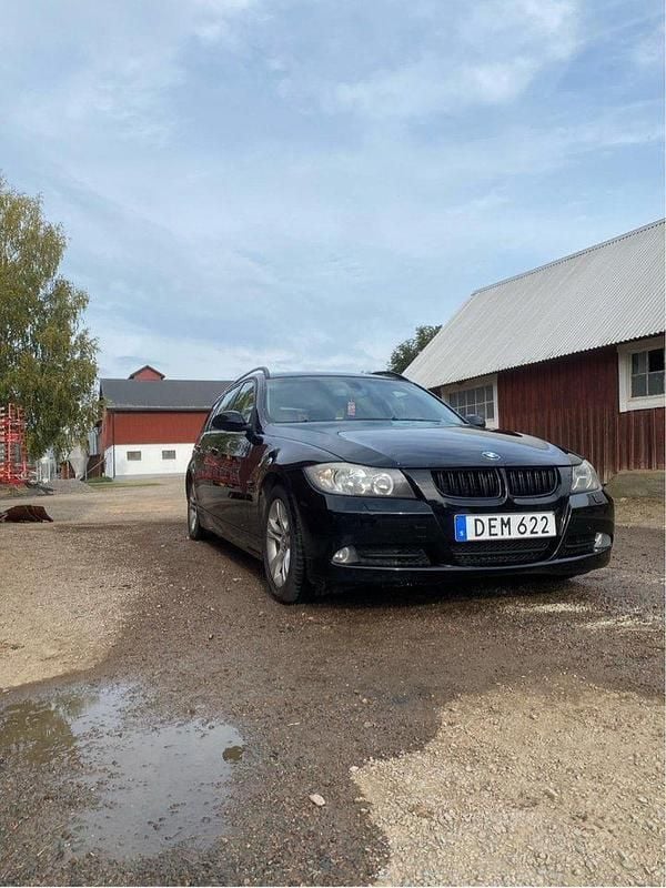 Svart Begagnad 2008 BMW 320 Advantage Kombi | 45 000 kr (Bra pris) - Bild 1/4