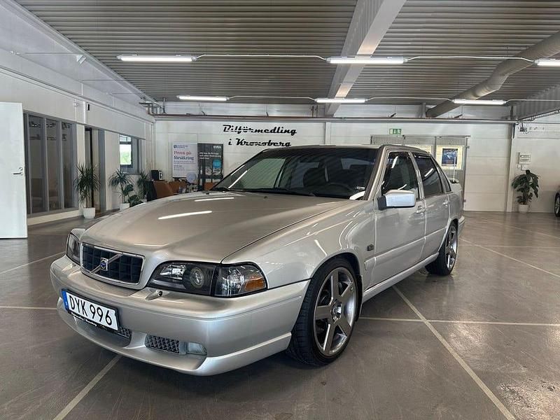 Ljusgrå Begagnad 1997 Volvo S70 Sedan | 89 900 kr - Bild 1/4