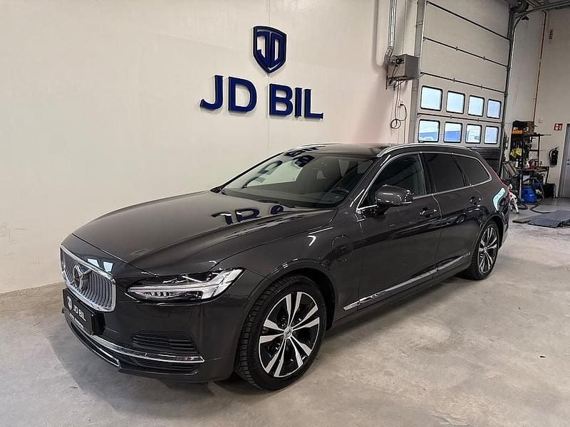 Grå Begagnad 2022 Volvo V90 Core Kombi | 309 900 kr (Bra pris) - Bild 1/4