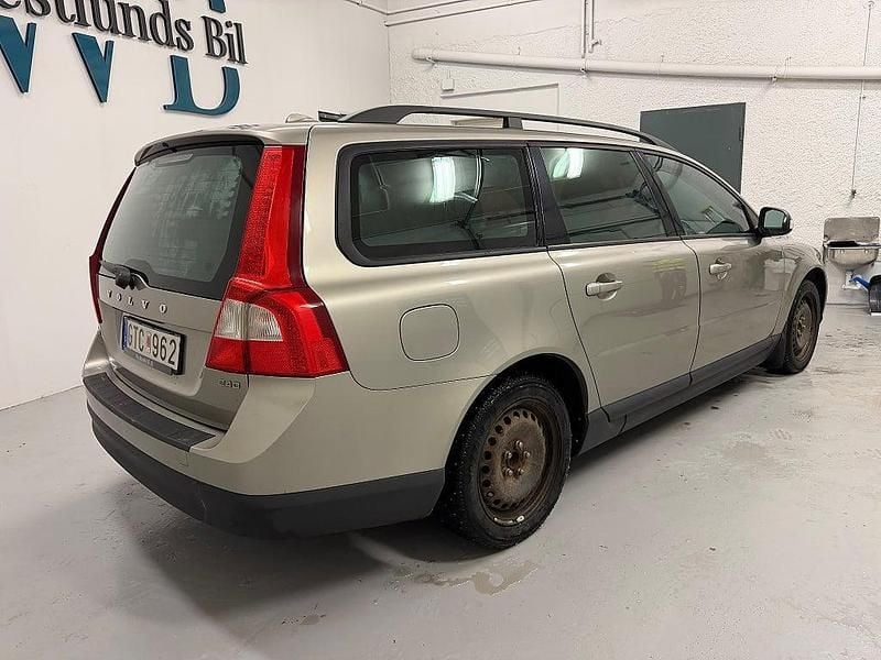 Begagnad Volvo V70 163 HK (119 kW) 2008 Brun Kombi
