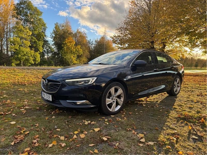 Blå Begagnad 2018 Opel Insignia Business Halvkombi | 116 000 kr (Dyr) - Bild 1/4