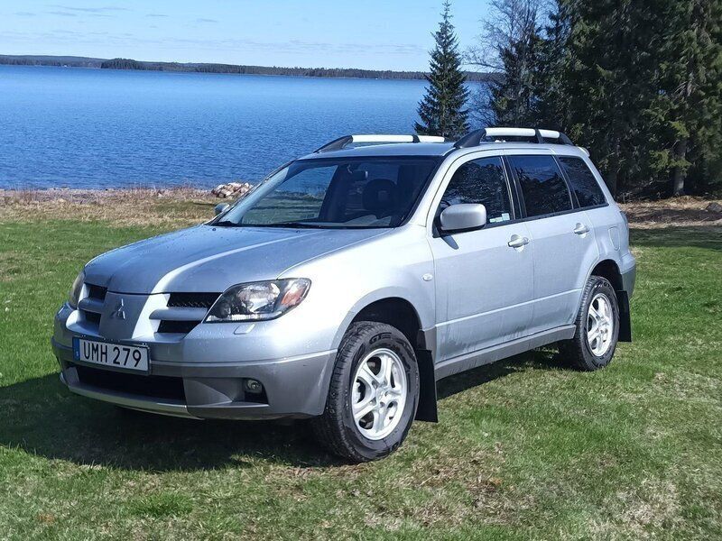 Silver Begagnad 2003 Mitsubishi Outlander SUV | 17 000 kr (Bra pris) - Bild 1/4