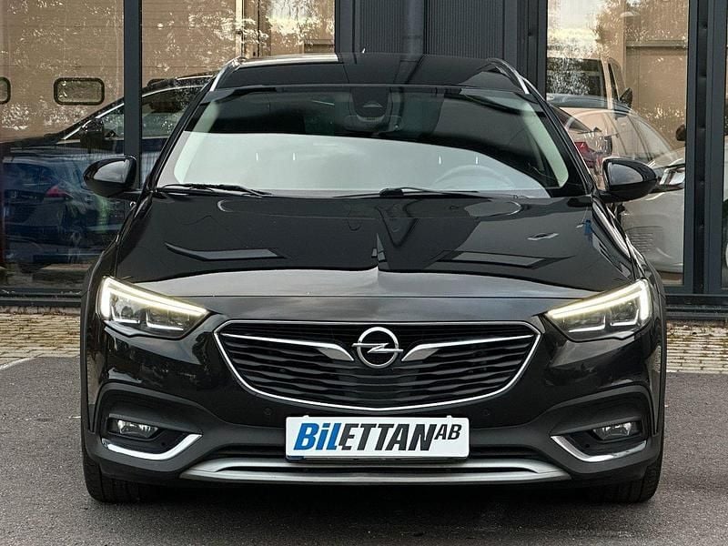 Begagnad Opel Insignia Country Tourer Business 260 HK (191 kW) 2018 Grå (svart) Kombi