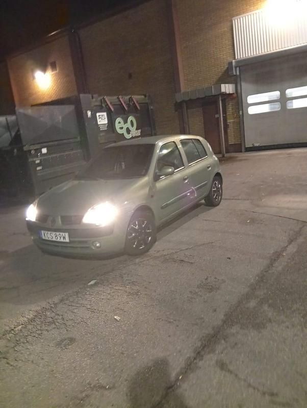 Begagnad Renault Clio II 75 HK (55 kW) 2002 Halvkombi