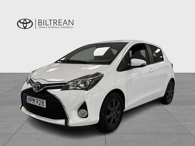 Vit Begagnad 2015 Toyota Yaris Active Halvkombi | 135 000 kr (Marknadspris) - Bild 1/4
