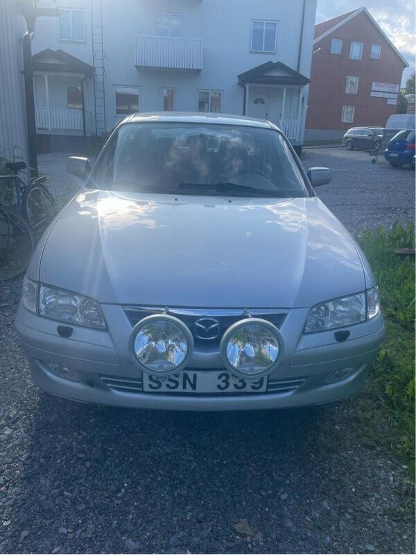 Silver Begagnad 2001 Mazda 626 Sedan | 23 900 kr - Bild 1/4