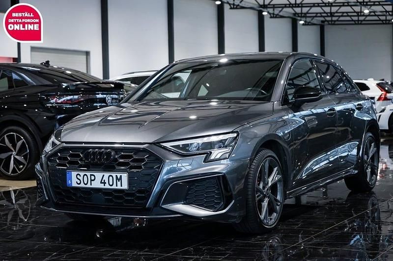 Grå Begagnad 2024 Audi A3 Sportback S-Line Halvkombi | 399 497 kr - Bild 1/4