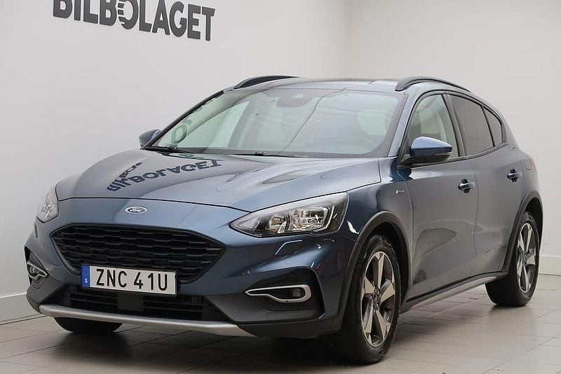 Blå Begagnad 2021 Ford Focus Active Halvkombi | 179 800 kr (Lite dyr) - Bild 1/4