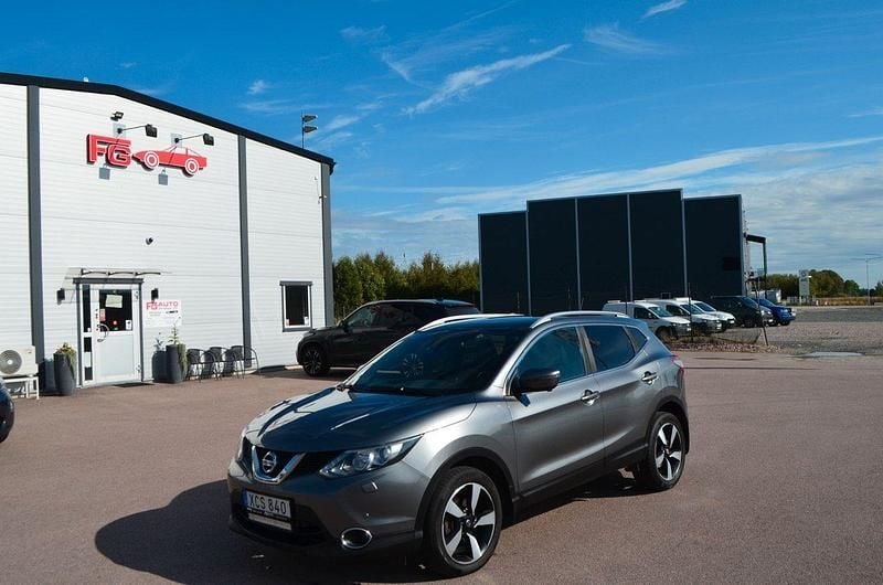 Grå Begagnad 2017 Nissan Qashqai SUV | 129 000 kr (Marknadspris) - Bild 1/4