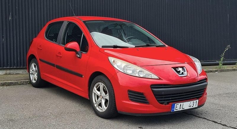 Röd Begagnad 2010 Peugeot 207 Halvkombi | 27 900 kr (Marknadspris) - Bild 1/4