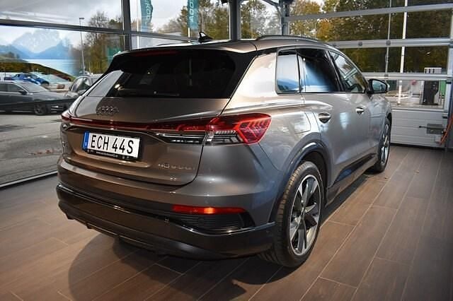Begagnad Audi Q4 e-tron S-Line 150 kW (204 HK) 2022 Grå SUV