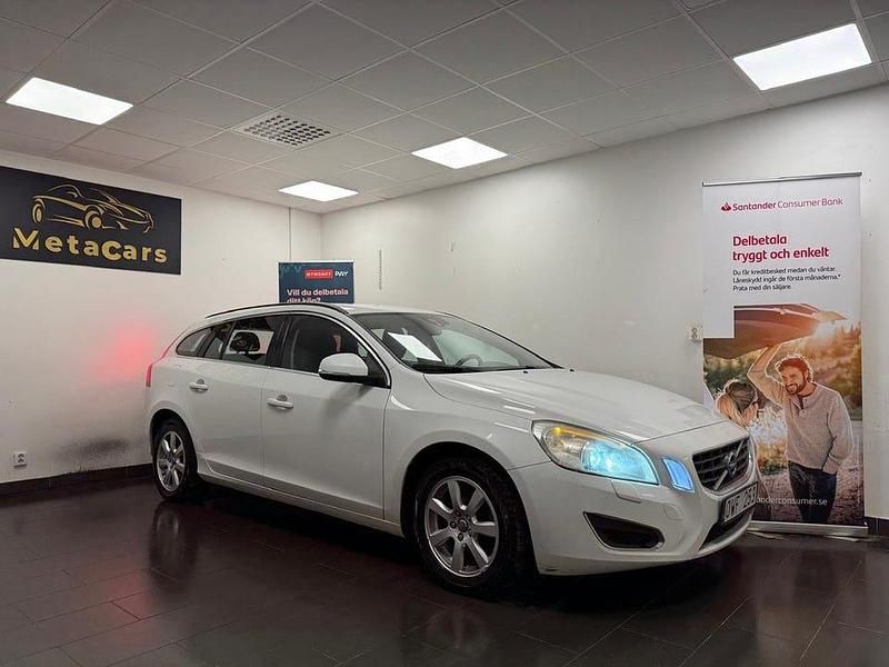 Begagnad Volvo V60 Momentum 163 HK (119 kW) 2011 Vit Kombi
