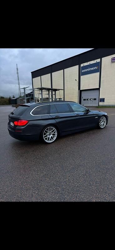 Begagnad 2011 BMW 530 Kombi | 140 000 kr (Marknadspris) - Bild 1/4