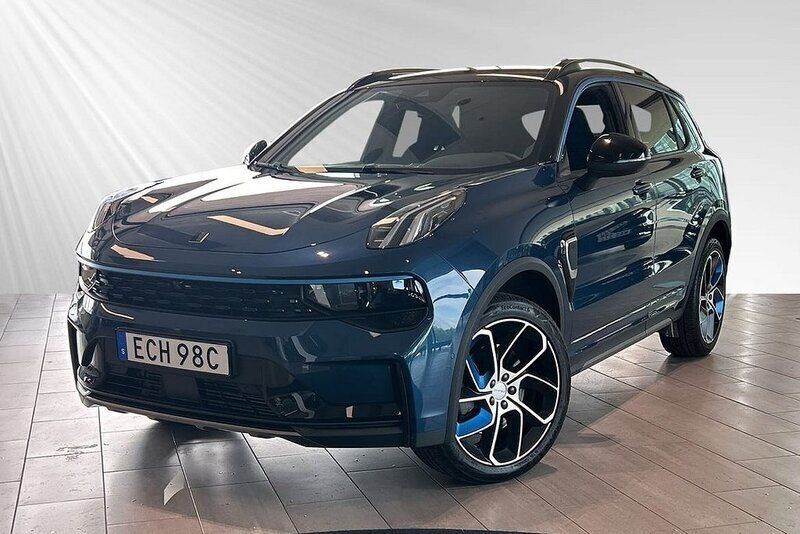 Blå Begagnad 2023 Lynk & Co 01 SUV | 319 900 kr (Marknadspris) - Bild 1/4
