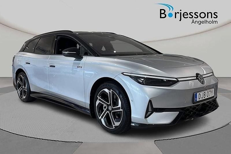 Silver Begagnad 2025 VW ID.7 GTX Kombi | 649 900 kr (Marknadspris) - Bild 1/4