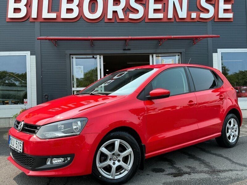 Röd Begagnad 2012 VW Polo Halvkombi | 79 000 kr (Lite dyr) - Bild 1/4