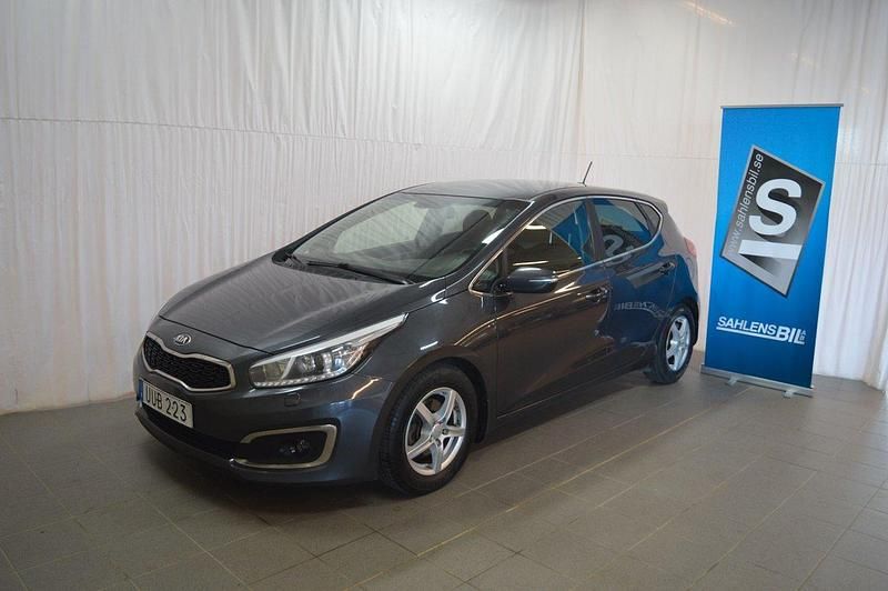 Grå Begagnad 2016 Kia Ceed Halvkombi | 119 000 kr (Dyr) - Bild 1/4