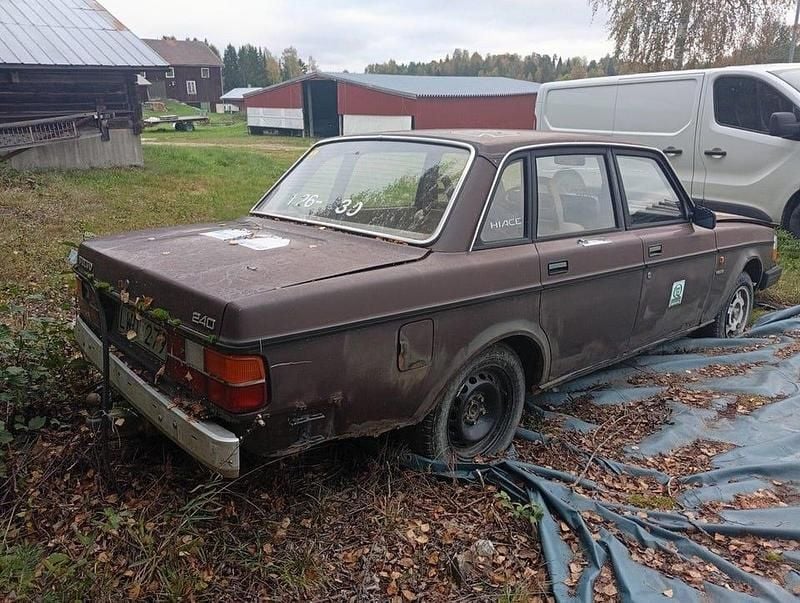 Begagnad 1984 Volvo 244 Sedan | 7 500 kr - Bild 1/4