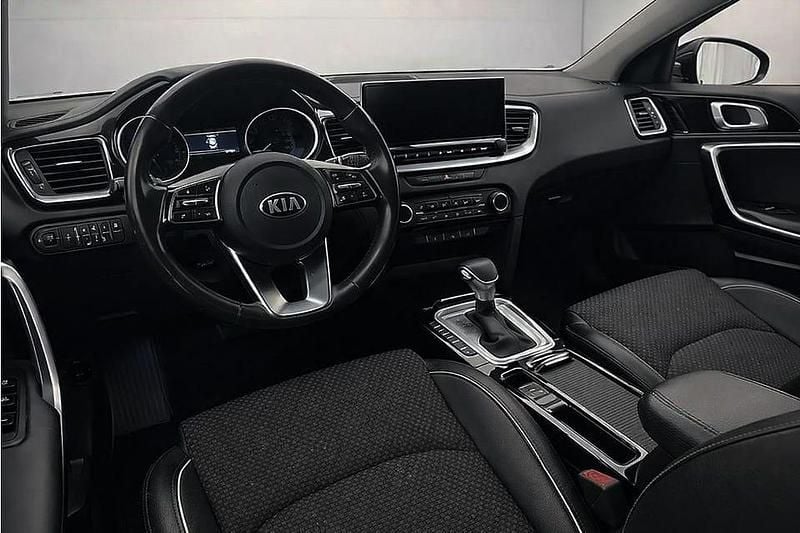 Begagnad Kia Ceed Advance 141 HK (103 kW) 2020 Svart Halvkombi