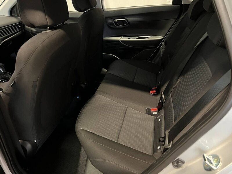 Begagnad Hyundai i20 Essential 101 HK (74 kW) 2022 Grå (sleek silver) Halvkombi