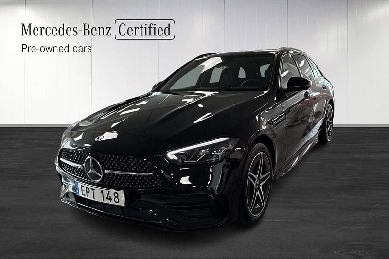 Svart (black) Begagnad 2022 Mercedes C300e AMG line Kombi | 459 900 kr (Dyr) - Bild 1/4
