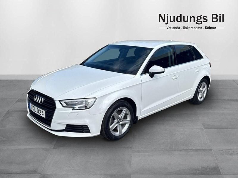 Vit Begagnad 2018 Audi A3 Sportback Proline Halvkombi | 149 900 kr (Marknadspris) - Bild 1/4