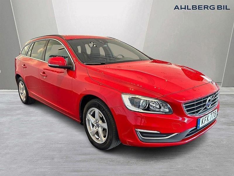 Röd Begagnad 2015 Volvo V60 Business Edition Kombi | 199 500 kr (Marknadspris) - Bild 1/3