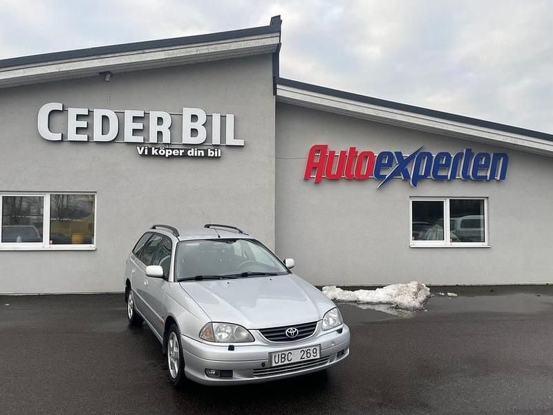Silver Begagnad 2003 Toyota Avensis Kombi | 25 000 kr (Bra pris) - Bild 1/4