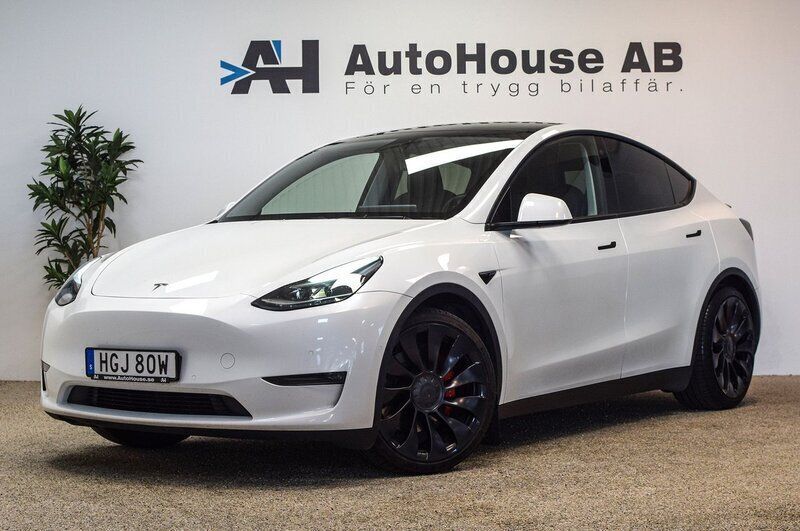 Vit Begagnad 2022 Tesla Model Y Performance SUV | 409 000 kr (Superpris) - Bild 1/4