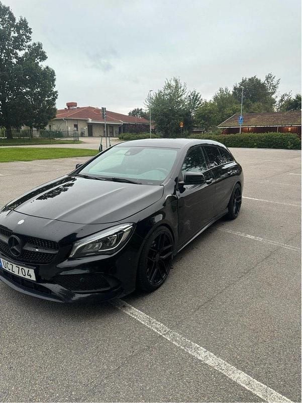 Svart Begagnad 2017 Mercedes CLA250 Shooting Brake AMG Kombi | 165 000 kr - Bild 1/4