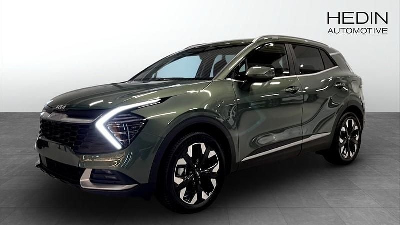 Grön (green) Ny 2025 Kia Sportage Advance SUV | 444 475 kr - Bild 1/4