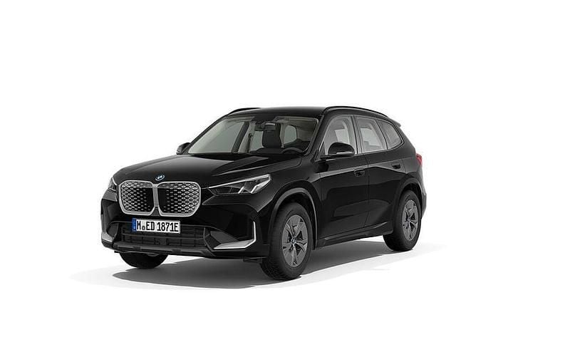Svart Begagnad 2025 BMW iX1 Shadowline SUV | 419 500 kr - Bild 1/4