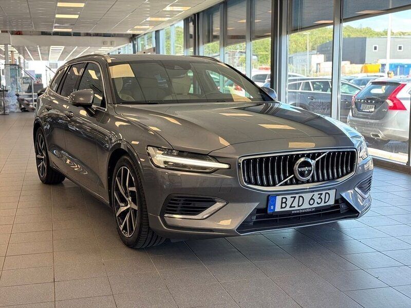 Grå Begagnad 2019 Volvo V60 Kombi | 239 900 kr (Marknadspris) - Bild 1/2