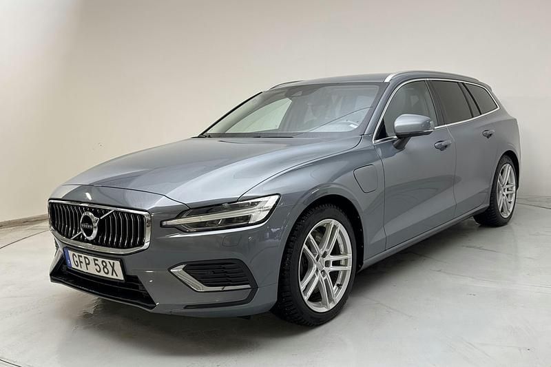 Grå Begagnad 2022 Volvo V60 Inscription Kombi | 275 000 kr (Bra pris) - Bild 1/4
