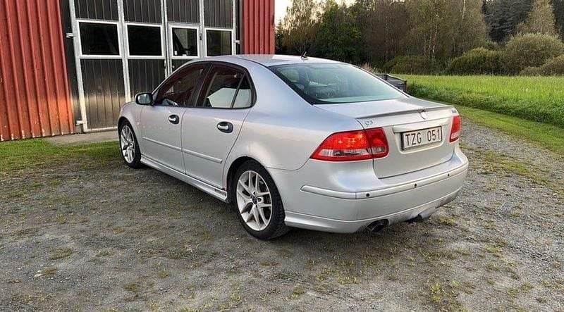 Begagnad 2003 Saab 9-3 Sedan | 25 000 kr (Marknadspris) - Bild 1/3
