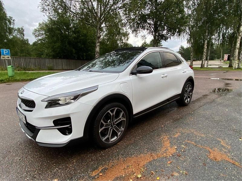 Vit Begagnad 2021 Kia XCeed 2 SUV | 229 500 kr (Marknadspris) - Bild 1/4