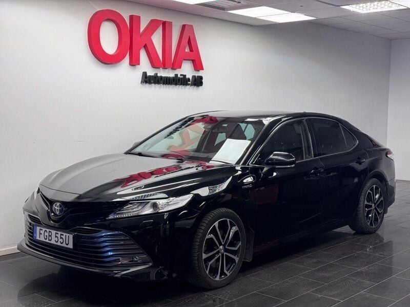 Svart Begagnad 2021 Toyota Camry Hybrid Executive Sedan | 179 900 kr (Lite dyr) - Bild 1/4
