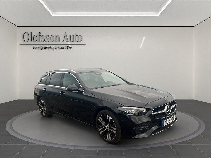 Svart Begagnad 2023 Mercedes C300e Avantgarde Kombi | 539 000 kr (Bra pris) - Bild 1/4