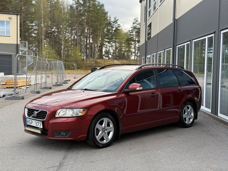 Röd Begagnad 2010 Volvo V50 Momentum Kombi | 67 400 kr (Marknadspris) - Bild 1/4