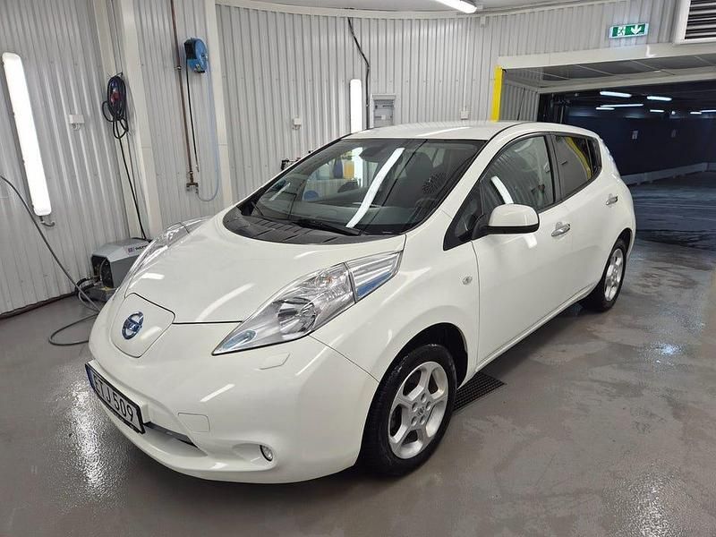 Begagnad Nissan Leaf 80 kW (109 HK) 2017 Vit Halvkombi