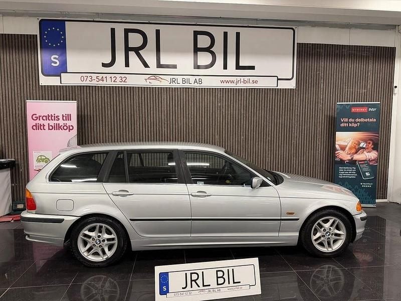 Grå Begagnad 2000 BMW 320 Kombi | 34 900 kr (Bra pris) - Bild 1/4