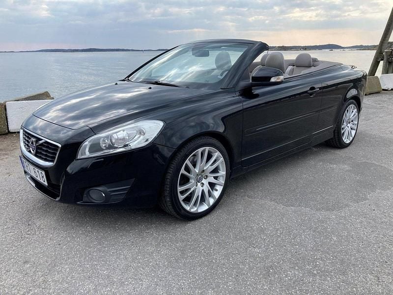 Svart Begagnad 2011 Volvo C70 Momentum Cab | 195 000 kr (Dyr) - Bild 1/4