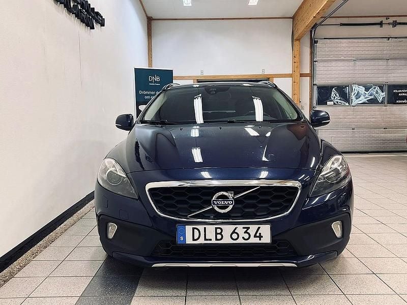 Begagnad Volvo V40 Ocean Race 190 HK (139 kW) 2014 Blå Halvkombi