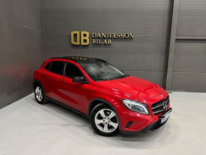 Röd Begagnad 2017 Mercedes GLA200 SUV | 179 800 kr (Superpris) - Bild 1/4