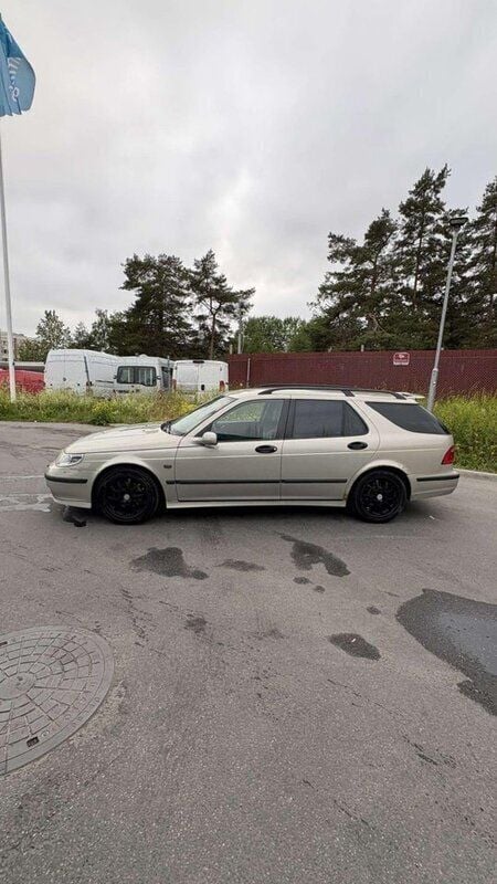 Gul Begagnad 2005 Saab 9-5 Vector Kombi | 25 000 kr (Bra pris) - Bild 1/4
